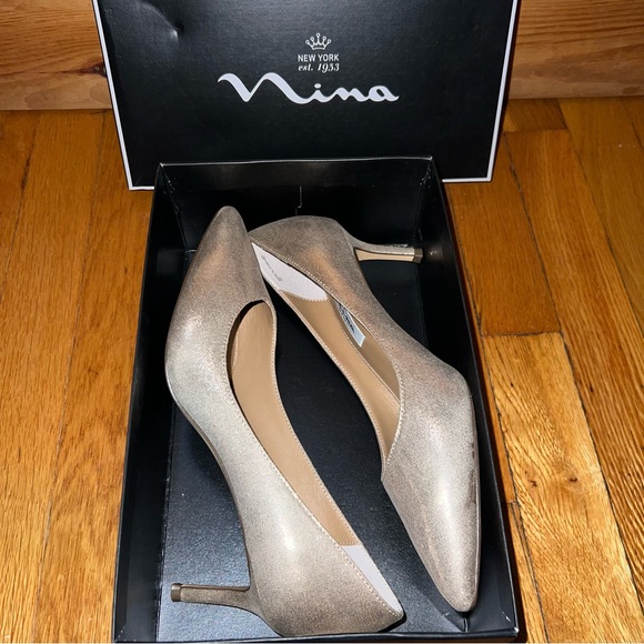 nina60 pointy toe pump